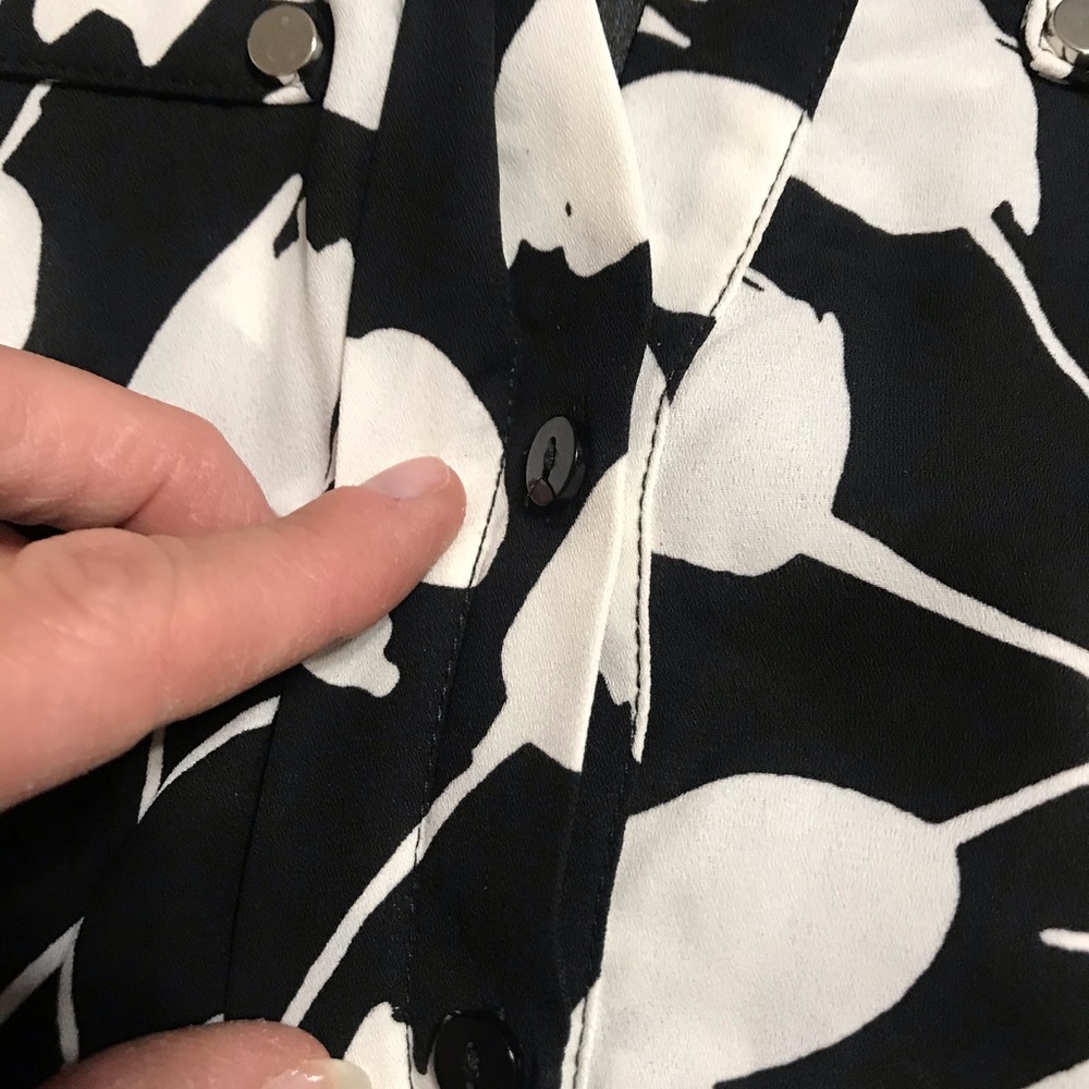 NWT blouse - Picture 3 of 5
